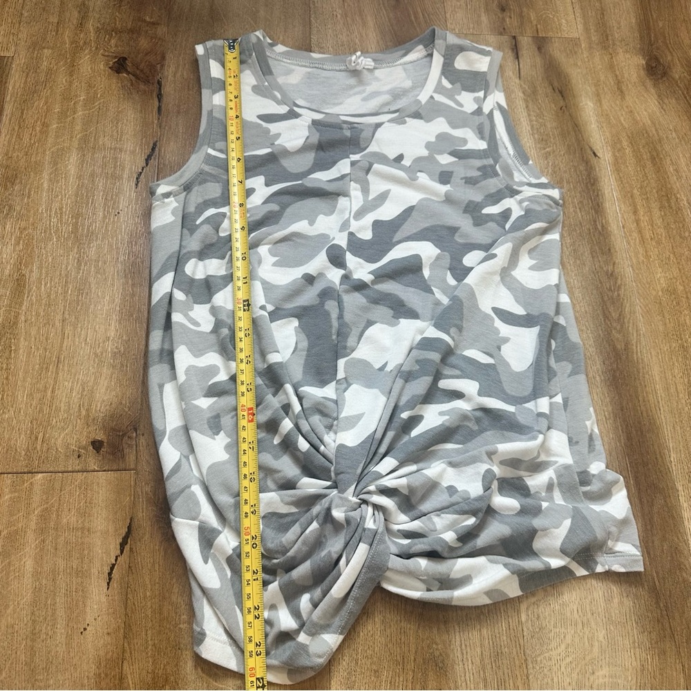 Cable & Gauge White & Gray Camo Blouse Size Small - Picture 8 of 10